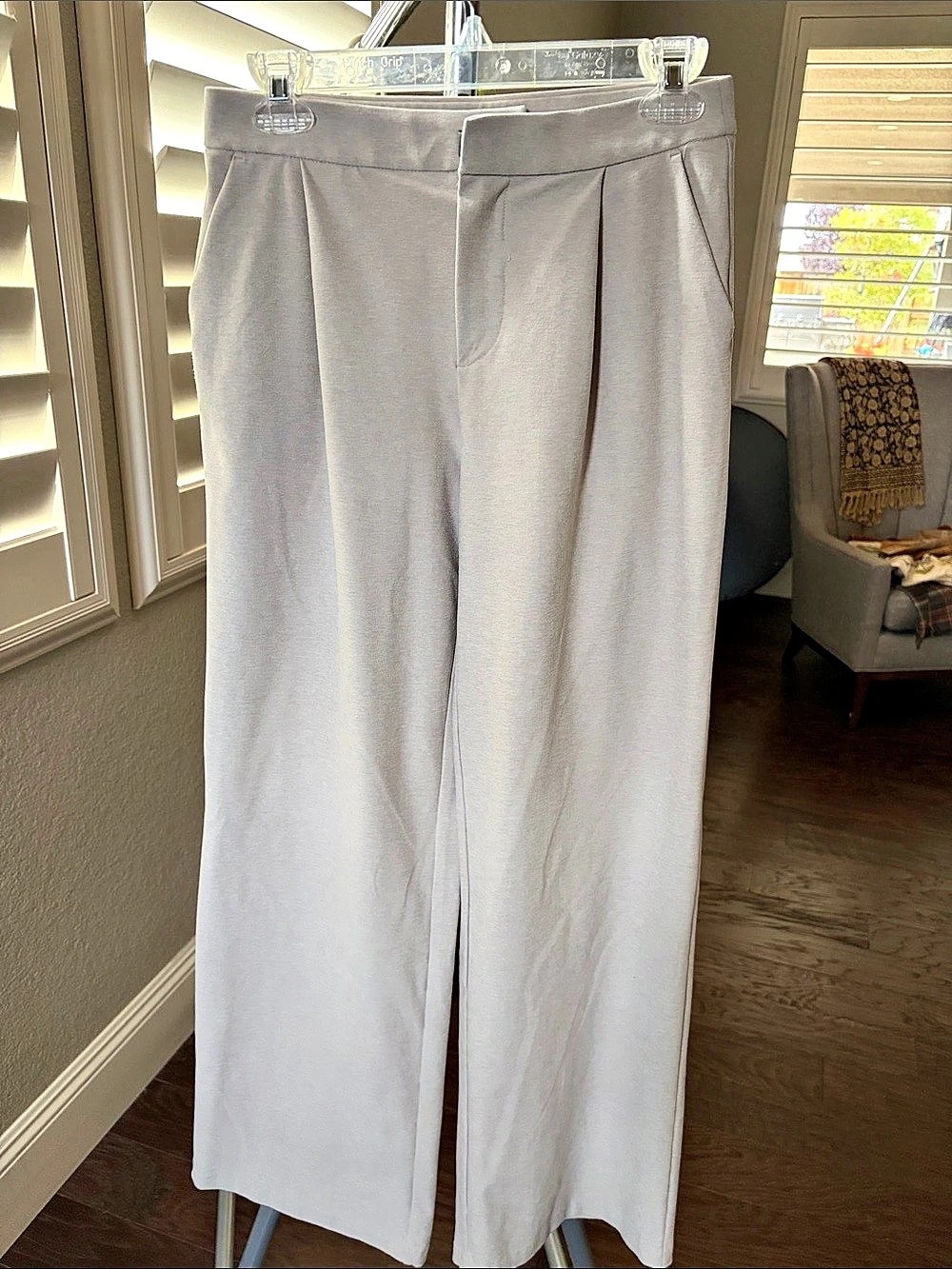 Vuori Elevation Trouser Wide Leg Pants in beige Small Like New